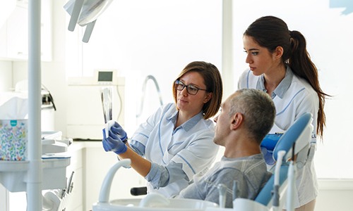 Emergency dentist in Big Pine Key explaining treatment to patient