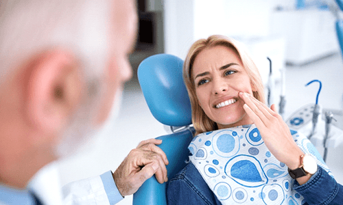 a patient visiting their emergency dentist in Big Pine Key