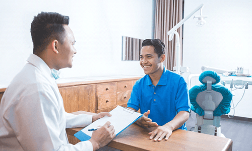 a patient visiting their emergency dentist in Big Pine Key