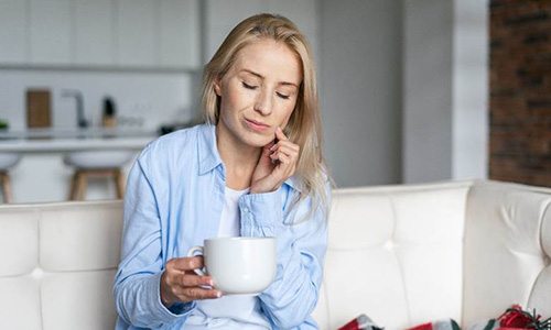 Woman with toothache